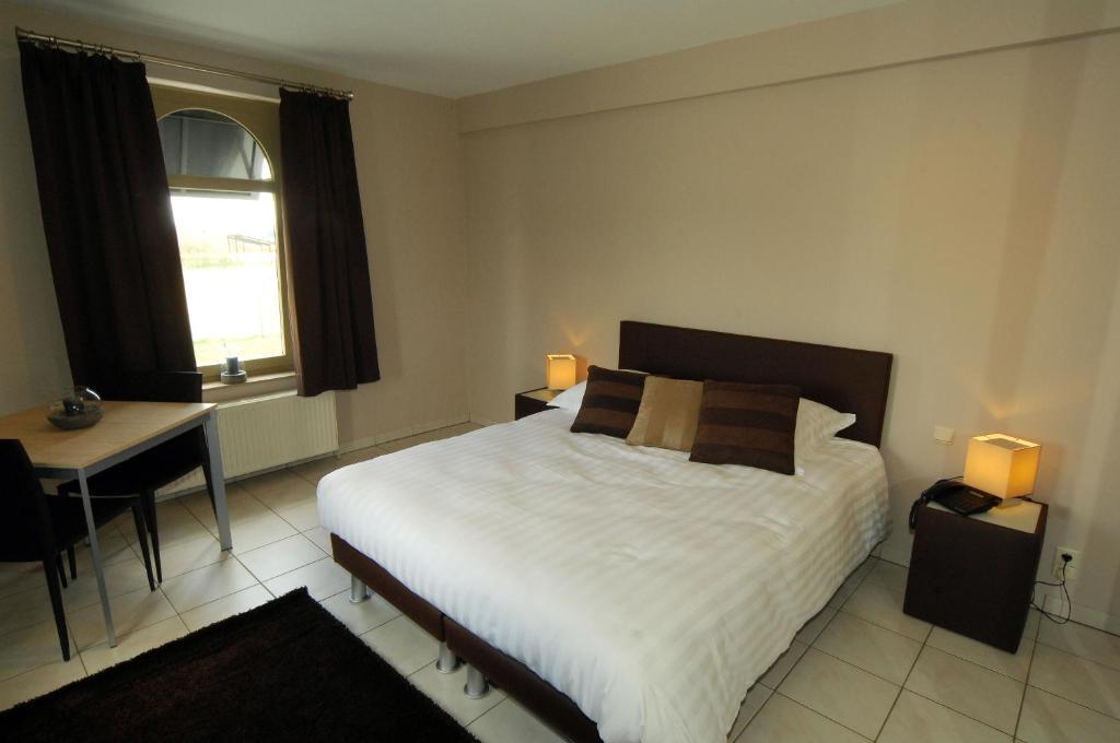 Hotel Le Saint Loup Gembloux Zimmer foto